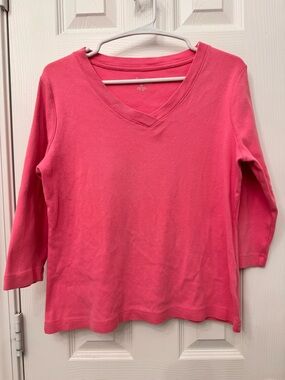 Women's V-Neck 3/4 Sleeve Top - Bright Pink